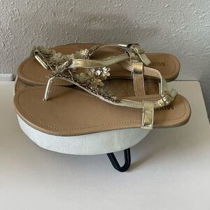Pre-Owed Mixit Womens Gold Flower Sandal Size 8